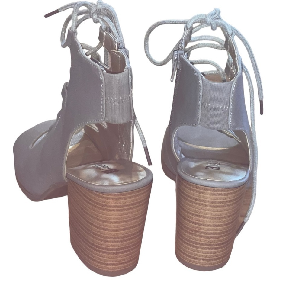 White Mountain gladiator style ghillie lace design sandals. Size 8 1/2M GUC - Picture 10 of 13